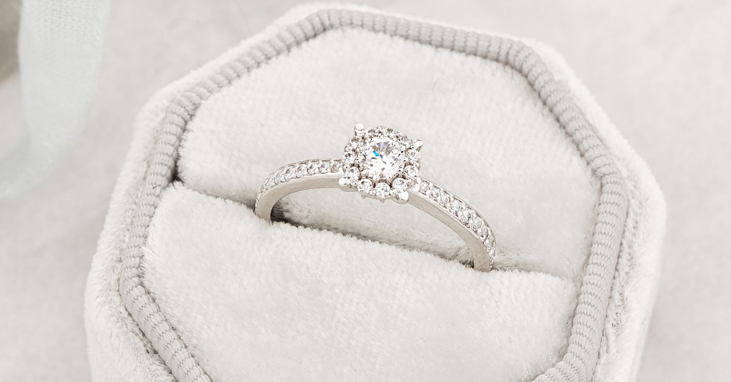 5 Engagement Ring Traits {{Couples}} Must Avoid