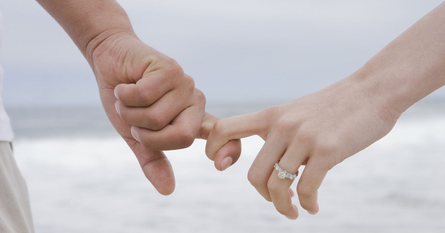 Does Sunscreen Damage Your Engagement Ring and Marriage ceremony ceremony Band?